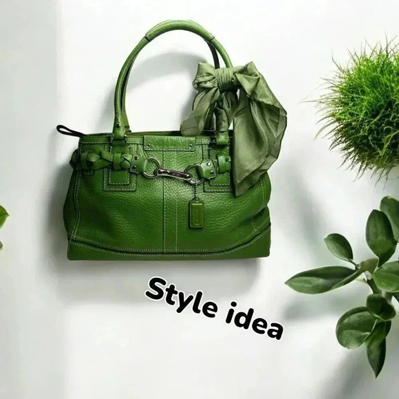 Green Silk scarf wrap - Picture 2 of 4